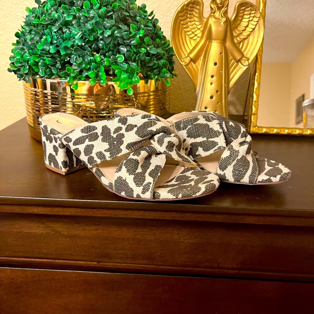 Nice sandals very cute elegant and comfortable new